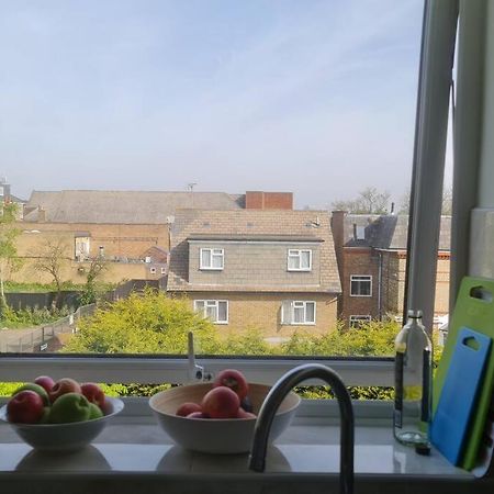 Bright & Lovely & Apartment Whetstone Buitenkant foto