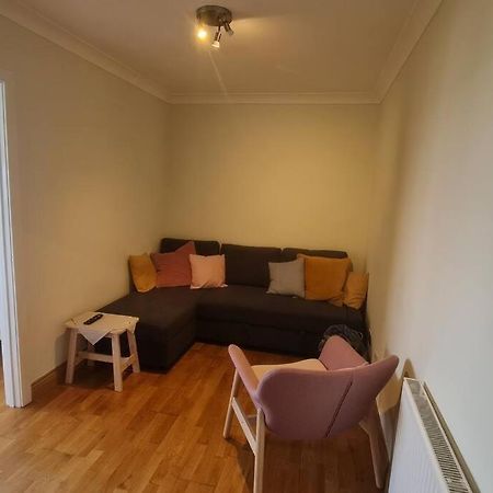 Bright & Lovely & Apartment Whetstone Buitenkant foto