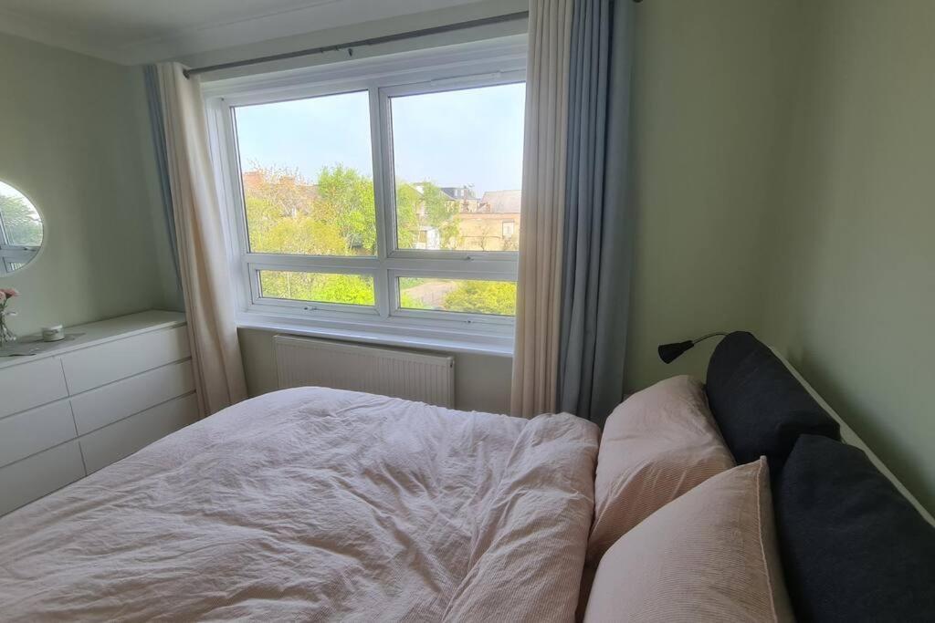 Bright & Lovely & Apartment Whetstone Buitenkant foto