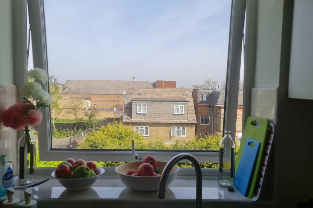 Bright & Lovely & Apartment Whetstone Buitenkant foto